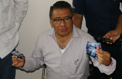 PRD entrega tarjetas a cambio de votos en Tabasco: Morena