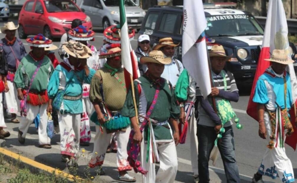 Pueblo wixárika continúa avanzando en Edomex en busca de diálogo con AMLO
