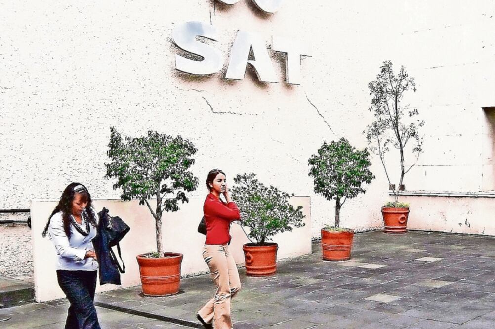 Rectifi cación. El SAT, al reconocer el cambio de género, canceló el RFC original y expidió una nueva firma a la causante (ARCHIVO EL UNIVERSAL)