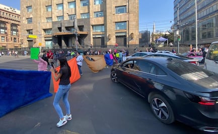 Comerciantes liberan Eje Central tras enfrentarse con policías de la CDMX; riña dejó 6 lesionados y 3 detenidos