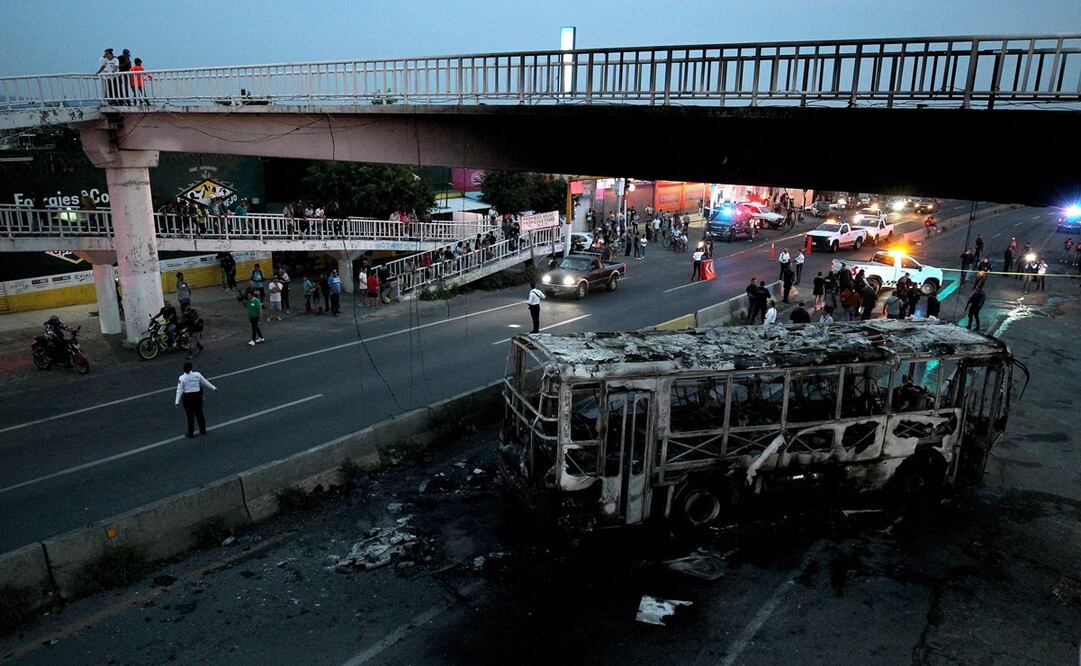La tarde de este martes se reportó la quema de distintos vehículos en Zapopan. Foto: AFP