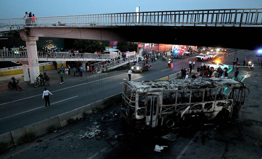 La tarde de este martes se reportó la quema de distintos vehículos en Zapopan. Foto: AFP