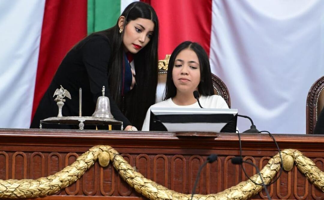 “Suscrita por el diputado Carlos Eduardo verga… Vega López”, dijo la joven lo que le desató una sonrisa nerviosa. Foto: Especial