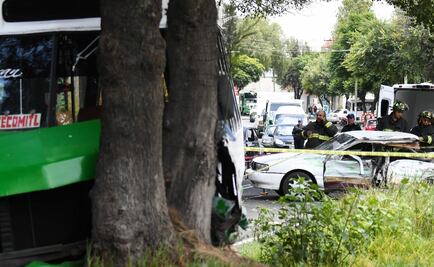 Pasajera de taxi muere tras salir disparada por choque contra micro en Milpa Alta