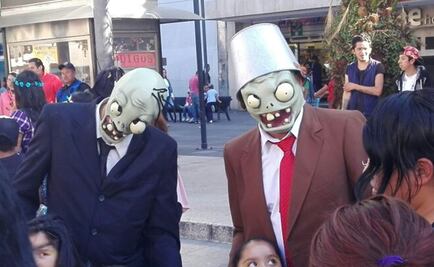 Más de 10 mil "zombies" llegan al Zócalo capitalino