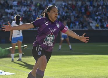 Charlyn Corral, con impresionante doblete, adelanta a las Tuzas sobre Rayadas