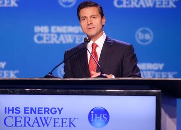 Mexico moves up fuel imports to spur investment