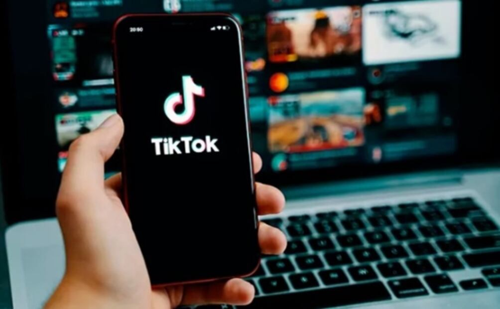 ¿Menores adictos a TikTok? Habrá límite de uso diario en pantalla 