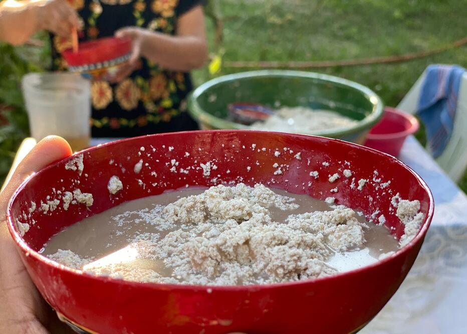 Tejate, bebida de maíz con cacao, rosita cacao y pixtle (la semilla de mamey).