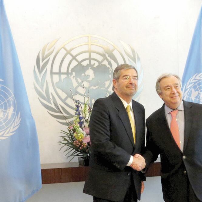 En la sede de Naciones Unidas, en Nueva York, se llevó a cabo una reunión entre el embajador Juan Ramón de la Fuente y António Guterres, secretario general del organismo internacional. ESPECIAL