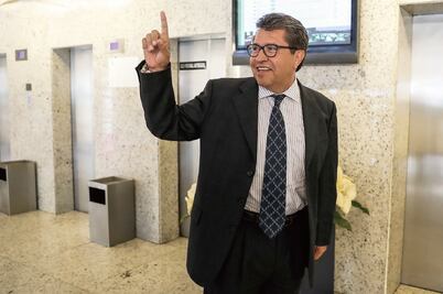 Difícil, luchar contra imposición: Monreal