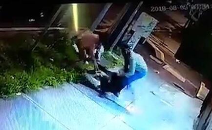 Pareja asalta a transeúnte en Calzada de Tlalpan