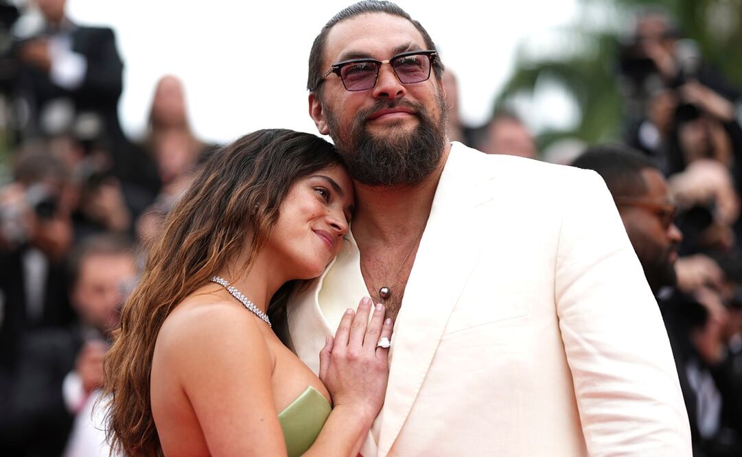 Adria Arjona y Jason Momoa posaron para las cámaras de Cannes. Foto: AP