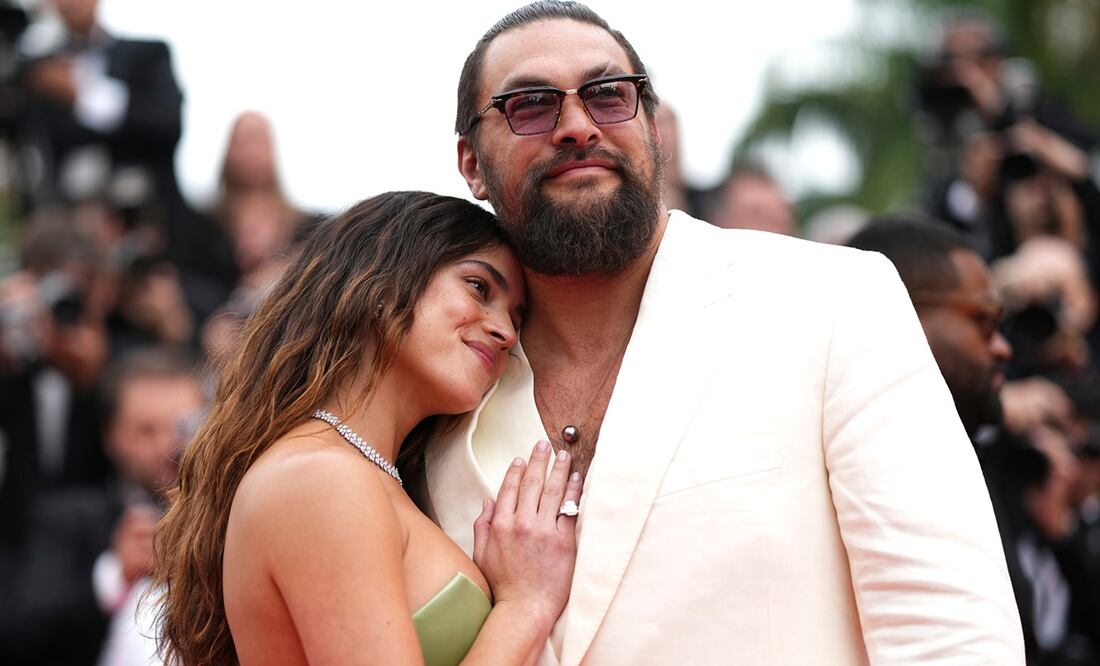 Adria Arjona y Jason Momoa posaron para las cámaras de Cannes. Foto: AP