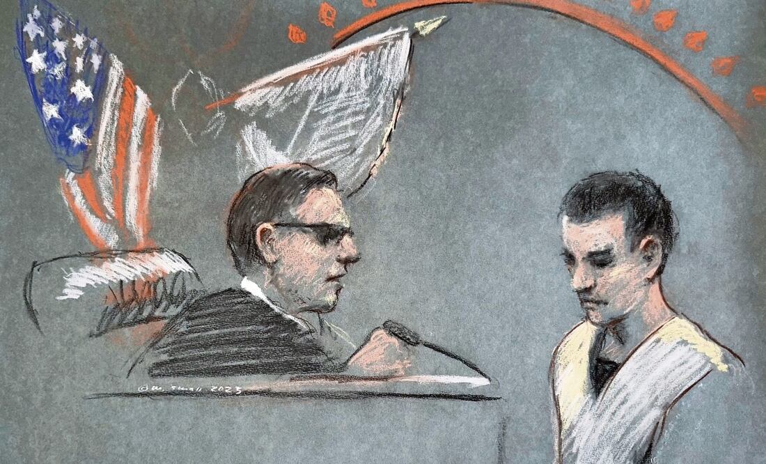 Jack Teixeira, miembro de la Guardia Aérea Nacional de Massachusetts, a la derecha, ayer al comparecer ante el Tribunal de Distrito de Estados Unidos en Boston. Foto: Margaret Small / AP