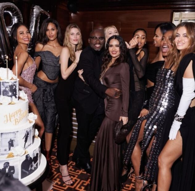 Los cuarzos quedan con todo, el collar de Salma Hayek es la prueba