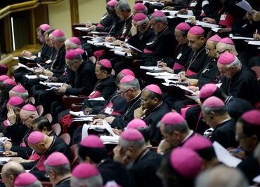 “Curas desobedientes” siguen con bendición a parejas homosexuales pese a veto del Vaticano