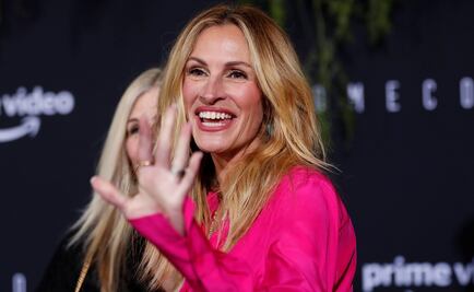 Julia Roberts luce senos falsos en televisión 