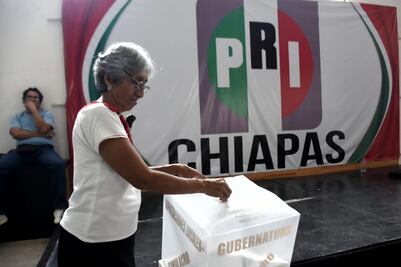 Votan en las elecciones internas del PRI en los estados