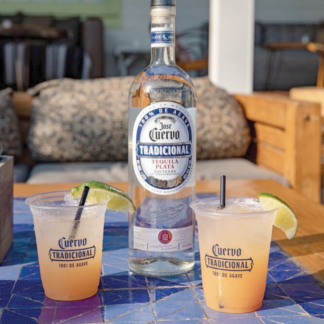 En febrero del año pasado, José Cuervo debutó en la bolsa, luego de retrasar su salida debido a la volatilidad previo a las elecciones en Estados Unidos. Sus títulos iniciaron en 34 pesos, actualmente ceden más de 28%. (CORTESÍA)