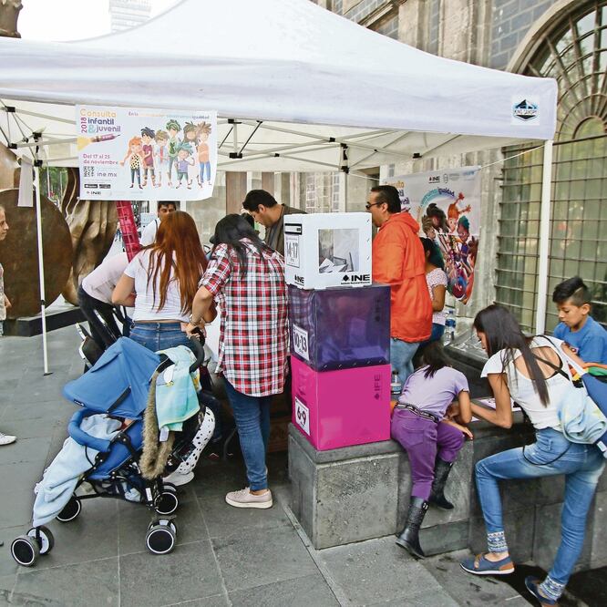 De los menores que participaron con boleta impresa, 3 mil 801 —de seis a nueve a ñ o s— señalaron la opción “otro o no me identifico” [con ningún género]. Foto: CARLOS MEJÍA. EL UNIVERSAL