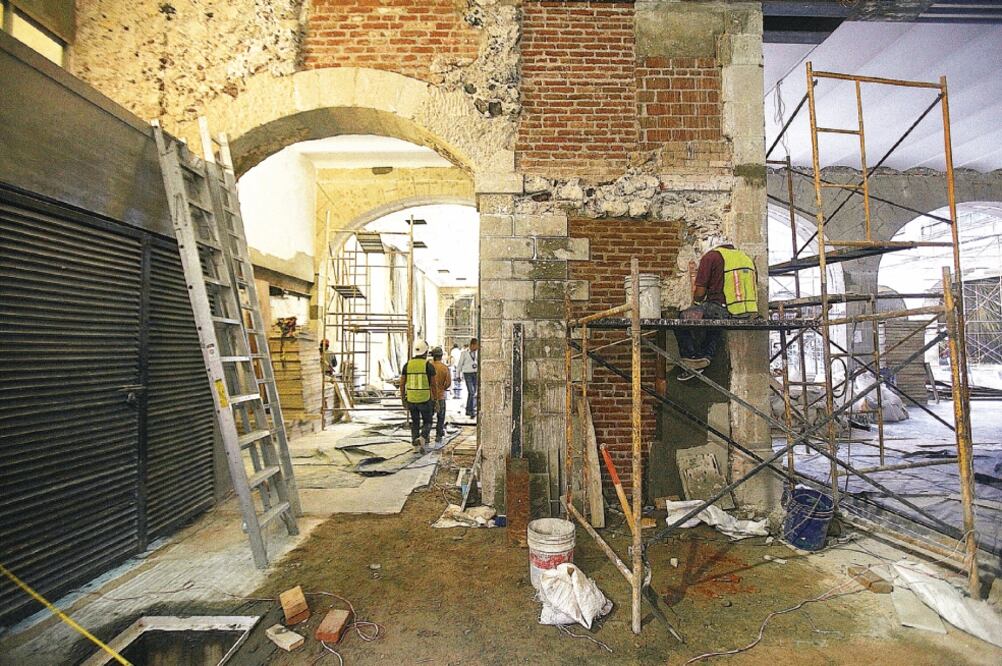 Durante las obras de restauración de la casona se descubrió un arco de soporte del siglo XVIII, el cual estaba cubierto por concreto, aplanados, arcilla y mampostería que aparece en la gráfica (ARCHIVO EL UNIVERSAL)