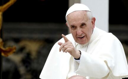 “Te doy un beso, pero no me muerdas”, dice el papa Francisco a monja