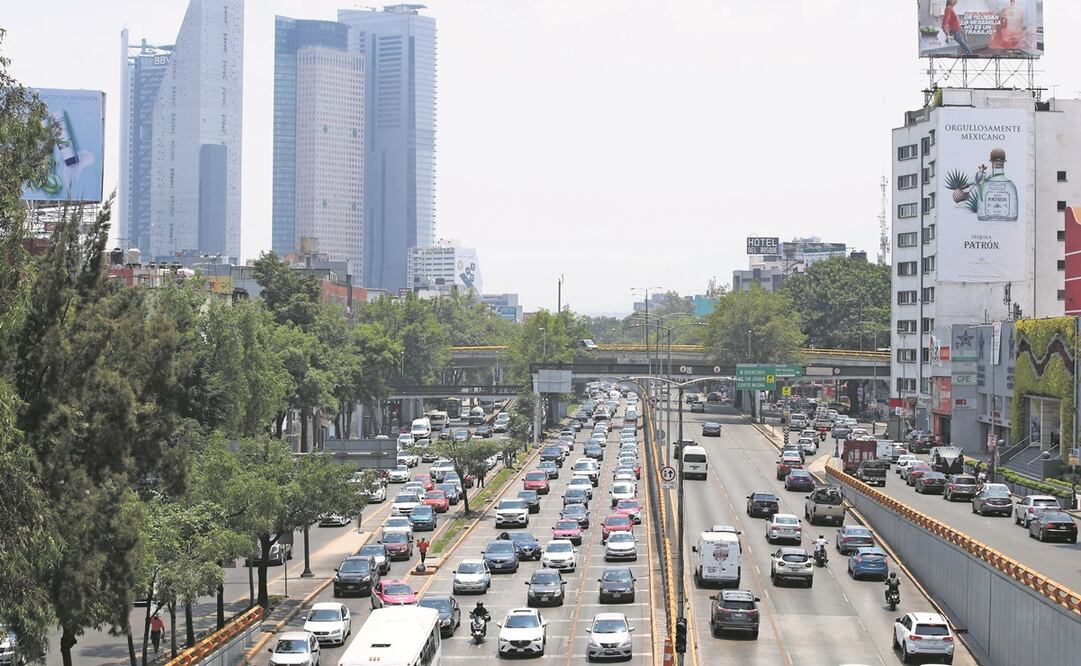 Especialistas consideran que el doble Hoy No Circula no disminuye los contaminantes, pues se debe a un tema climatológico. Foto: Valente Rosas/ EL UNIVERSAL 