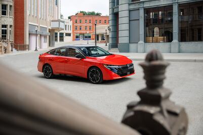 Nissan Sentra 2026: así se actualiza el sedán japonés