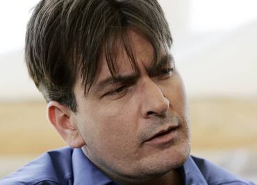Charlie Sheen niega haber abusado de actor de 13 años