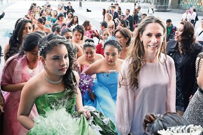 Mariana Boy, madrina de 45 quinceañeras de la GAM