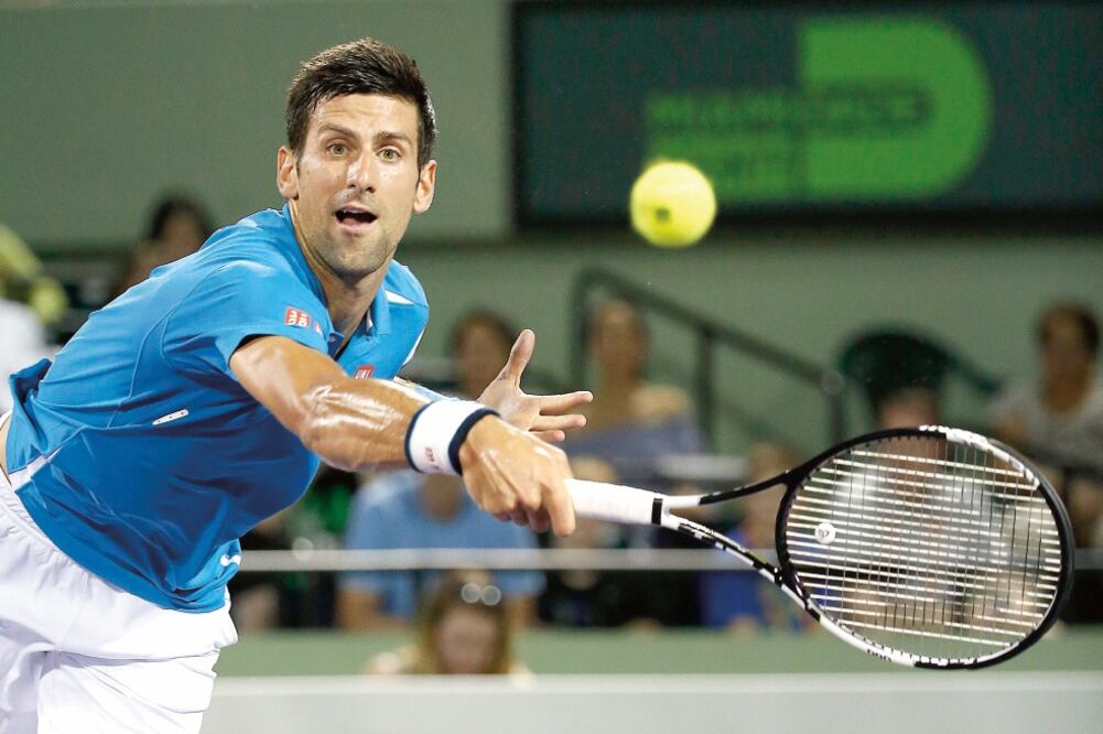 Novak Djokovic viene de conquistar el título del Masters de Indian Wells y va por uno más (RHONA WISE. EFE)