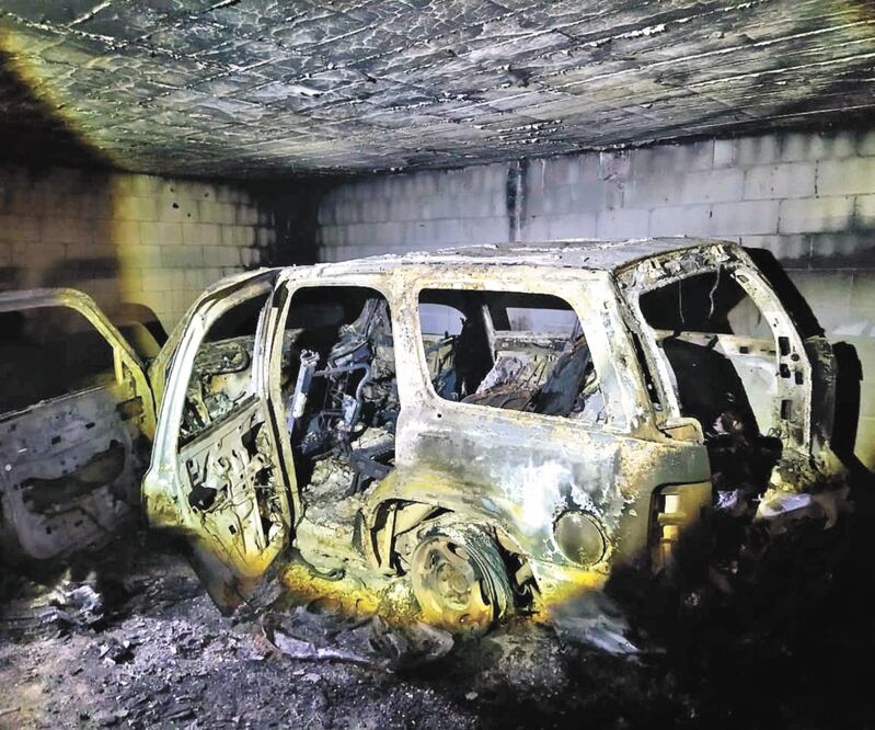 Un vehículo calcinado que estaba dentro del túnel fue trasladado a las instalaciones del Ejército para obtener pruebas periciales. ESPECIAL