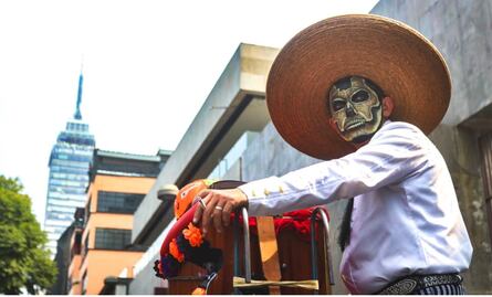 FOTOS: El “Charro de la Muerte” deambula en el Centro Histórico capitalino