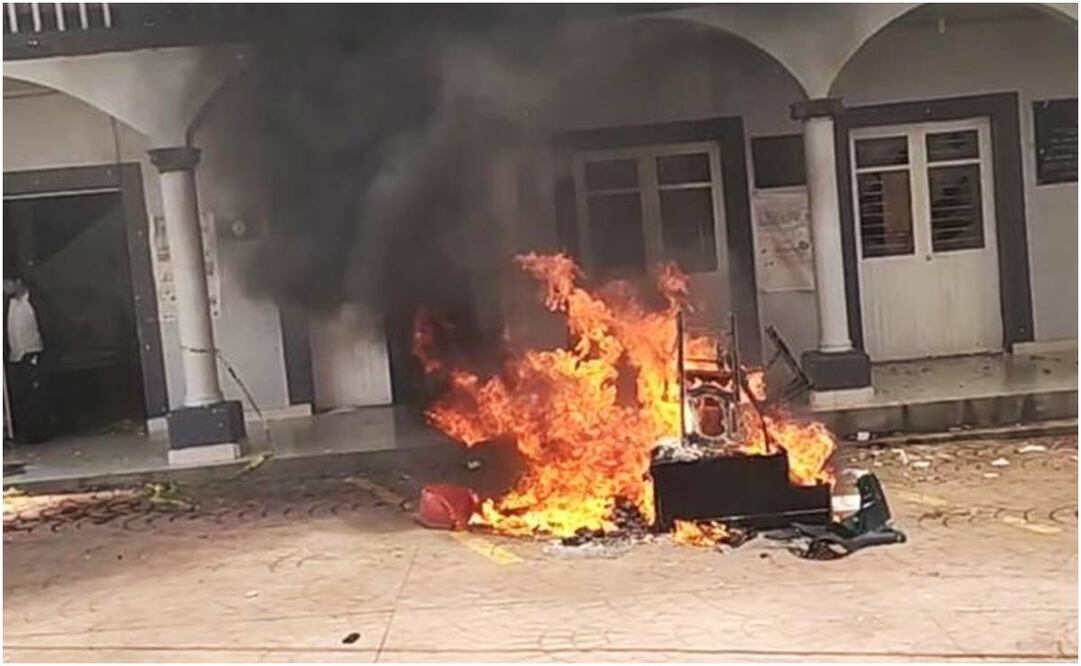 Incendian patrullas en Zacualtipán, Hidalgo. Foto: Especial