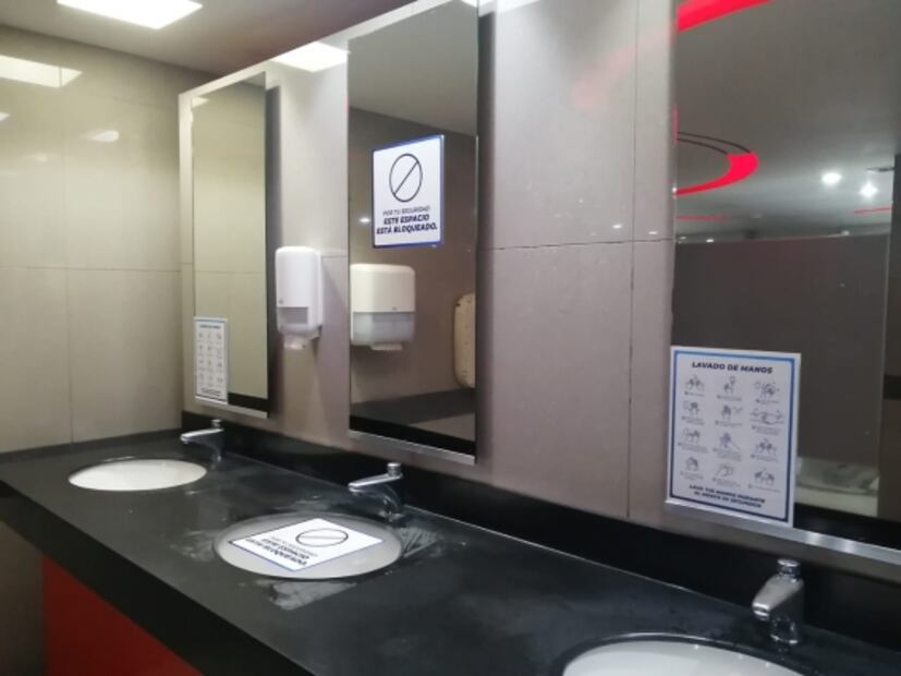 Los baños de los cines, un "juego para niños" en la nueva normalidad