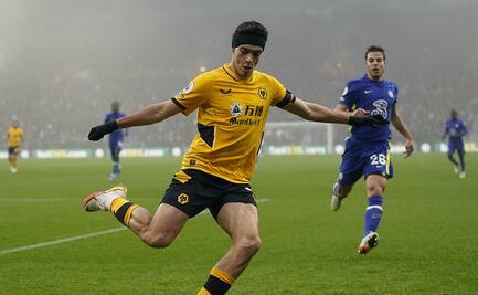 Raúl Jiménez no jugará en el 'boxing day' por el Covid-19; se suspendieron dos partidos 