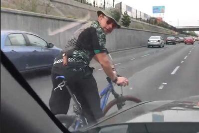 Detienen a ciclista por circular sobre Viaducto