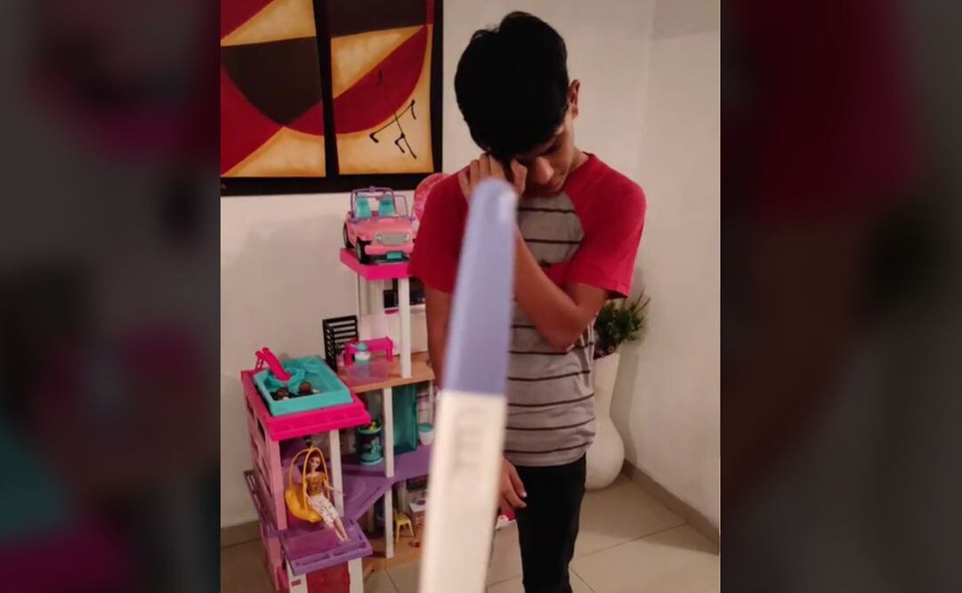  VIDEO. Papá exhibe a su hijo de 15 años en TikTok por embarazar a su novia; tras críticas, se disculpa