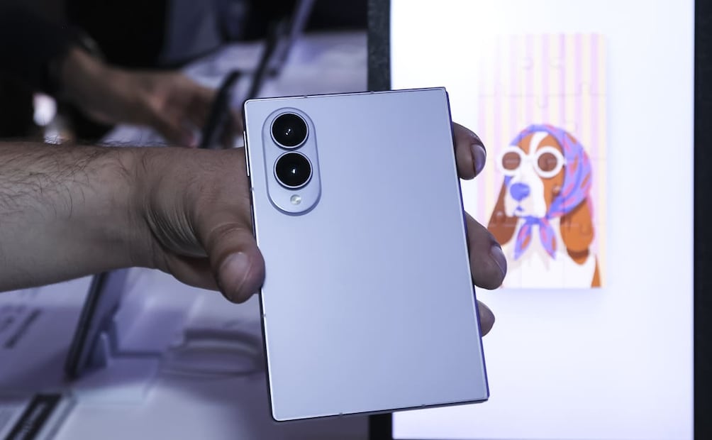 La nueva línea Galaxy también destaca por integrar accesorios y wearables orientados al bienestar, la conectividad y el desempeño diario. Foto: Esteban Torreblanca