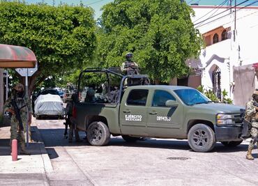 Continúa violencia en Sinaloa: atacan e incendian residencia; reportan enfrentamiento cerca de Fiscalía