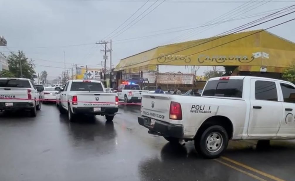 Elementos de la Fiscalía neutralizaron al hombre luego de que este intento agredirlos con un arma blanca. Fotos: Especiales.
