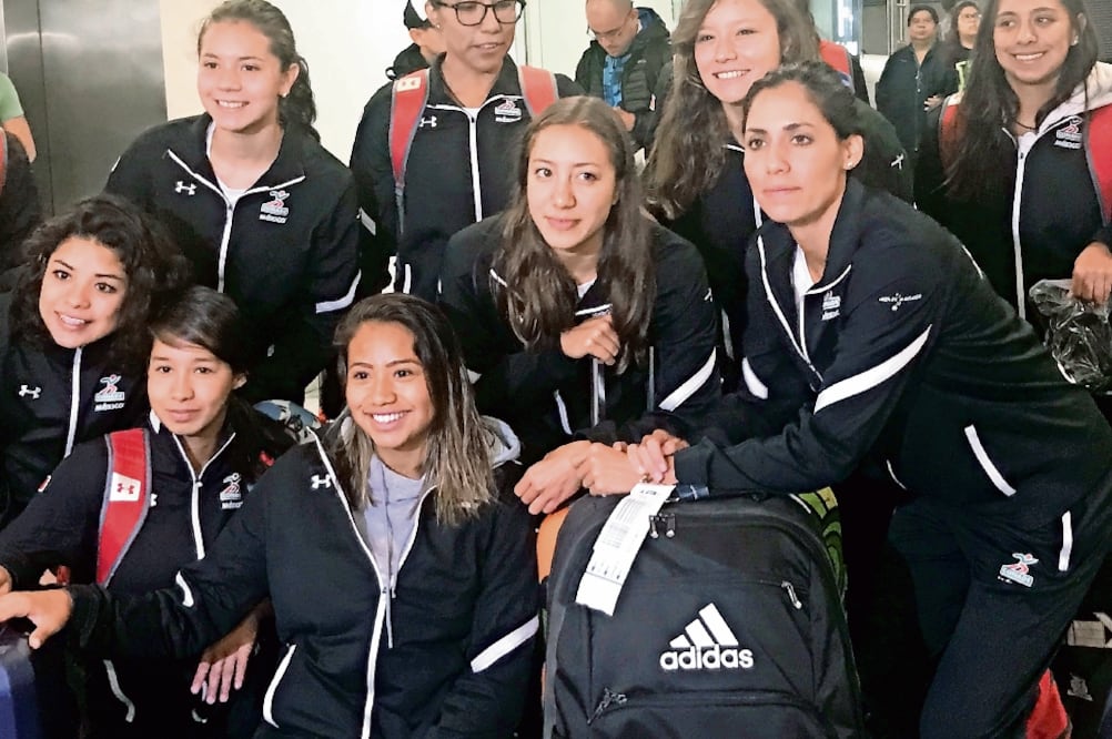 El equipo de nado sincronizado viajó con el ánimo por todo lo alto (RAMÓN TREVIÑO. EL UNIVERSAL)