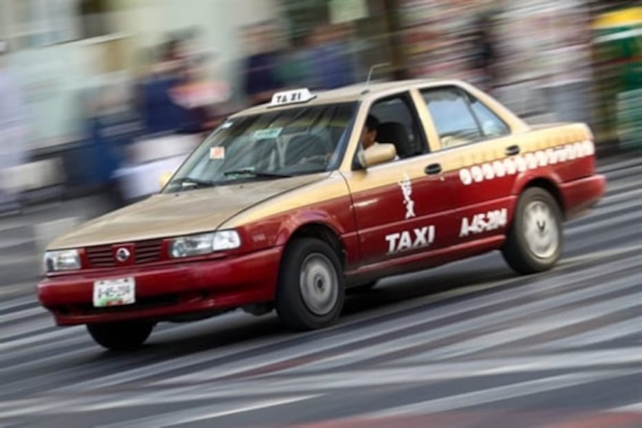 La historia de los taxis en la CDMX, de “fotingos” a los famosos Vochos