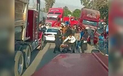 VIDEO: Policías de Ixtapaluca golpean a elementos de la Guardia Nacional en la México-Puebla