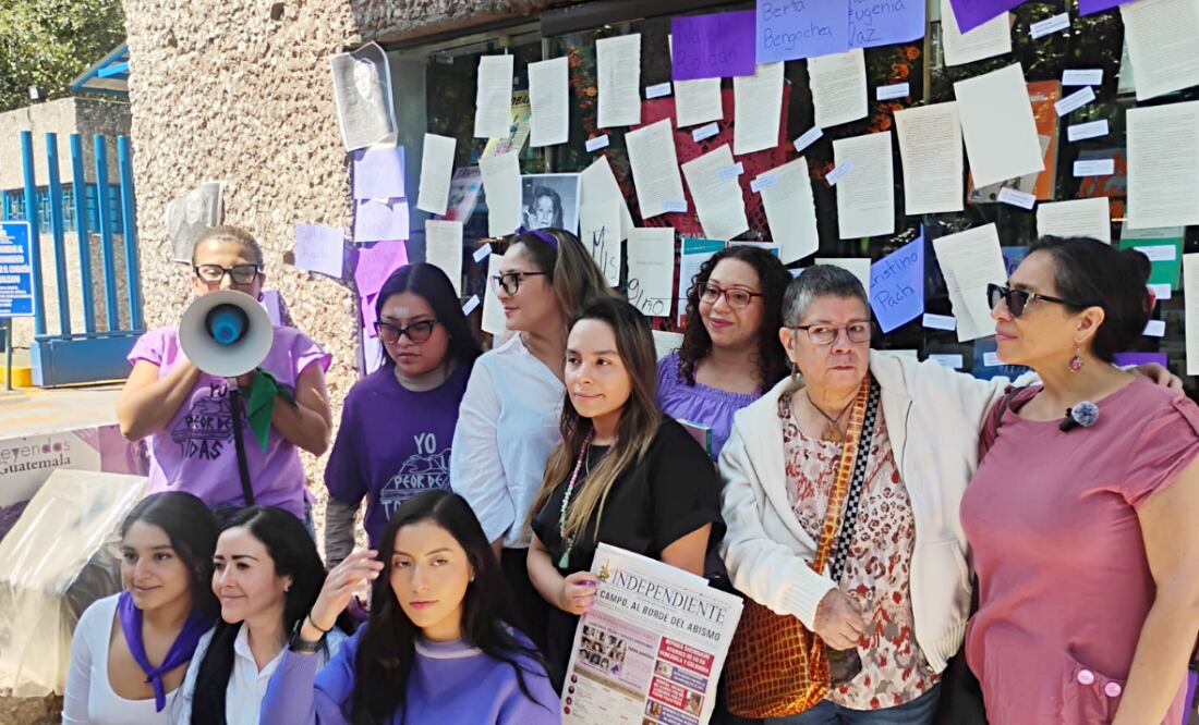 Poetas, escritoras, narradoras y activistas en protesta contra el pronunciamiento de Paco Ignacio Taibo II.
Foto: Yanet Aguilar Sosa / EL UNIVERSAL