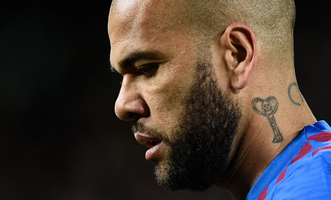 Dani Alves niega acusaciones por el delito de agresión sexual