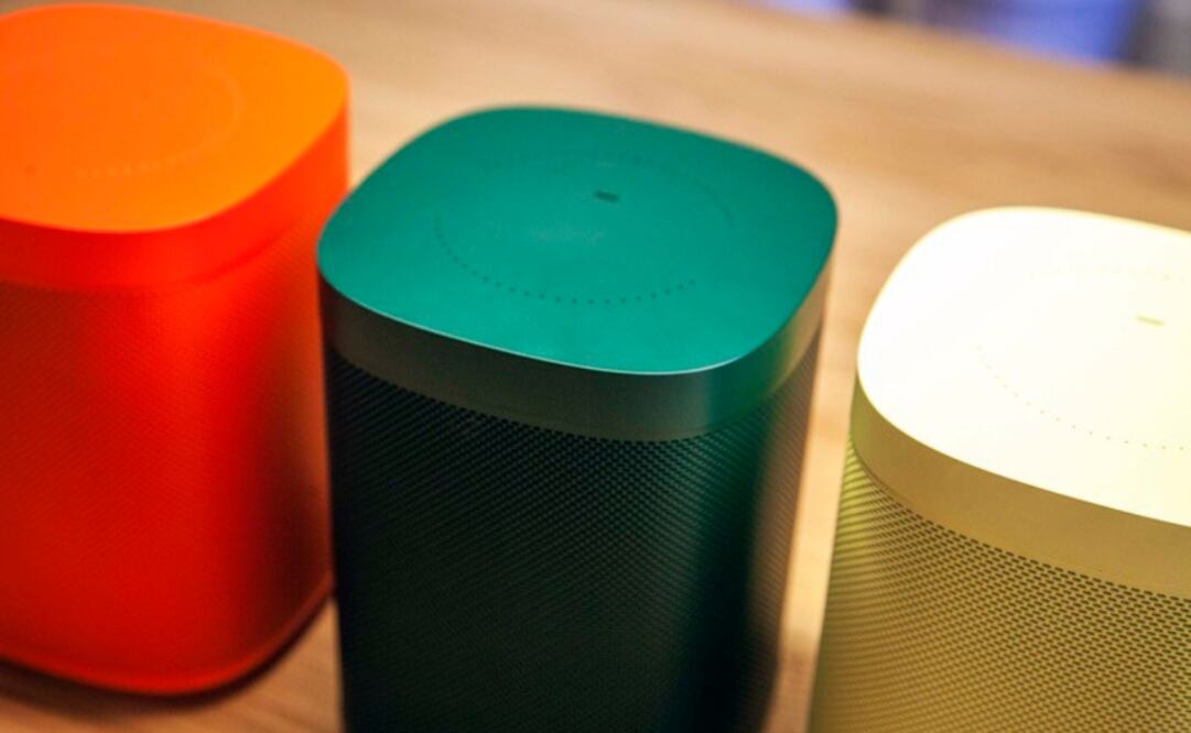 Lo que hace diferente a estos nuevos modelos de bocinas es que la colección fue desarrollada de la mano del estudio danés de diseño HAY