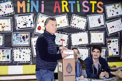 Coalición de gobierno gana legislativas en Argentina