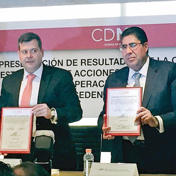 Álvaro Augusto Pérez, presidente del TSJ; José Ramón Amieva, jefe de Gobierno, y Edmundo Garrido, de la PGJ, firmaron el convenio. Foto: ESPECIAL